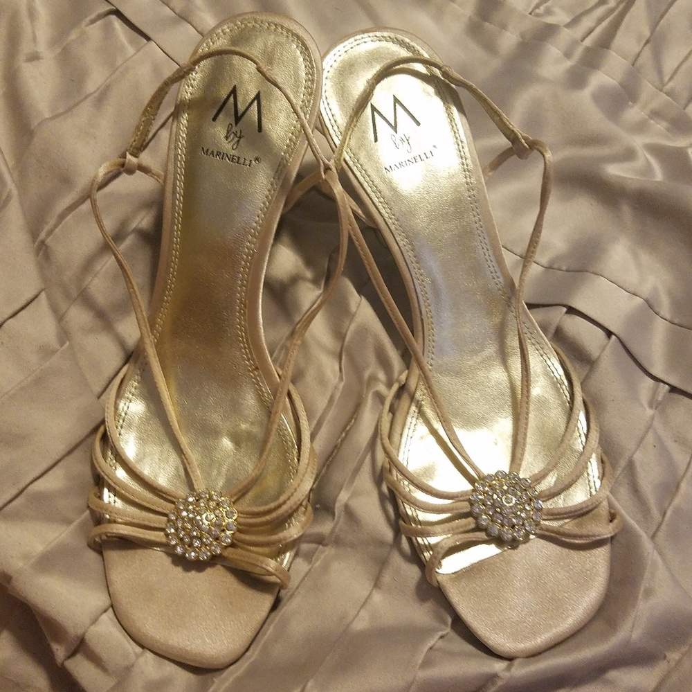 Gorgeous gold heels w rhinestones